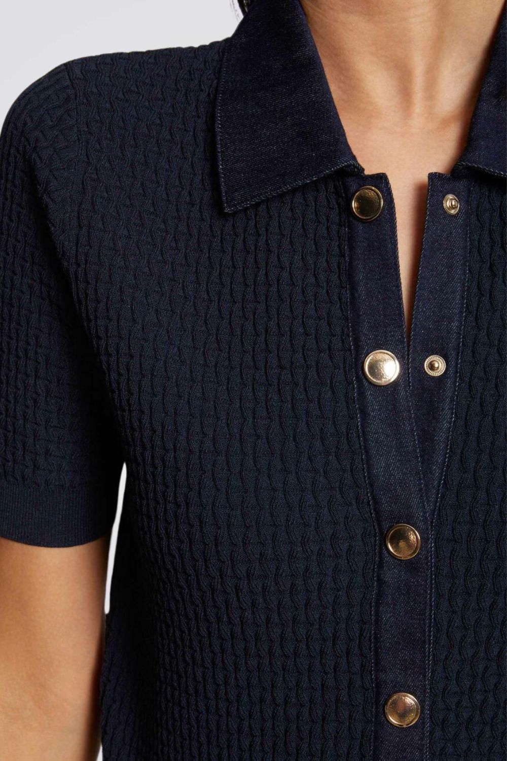 חולצת סריג שרוולים קצרים בצבע נייבי