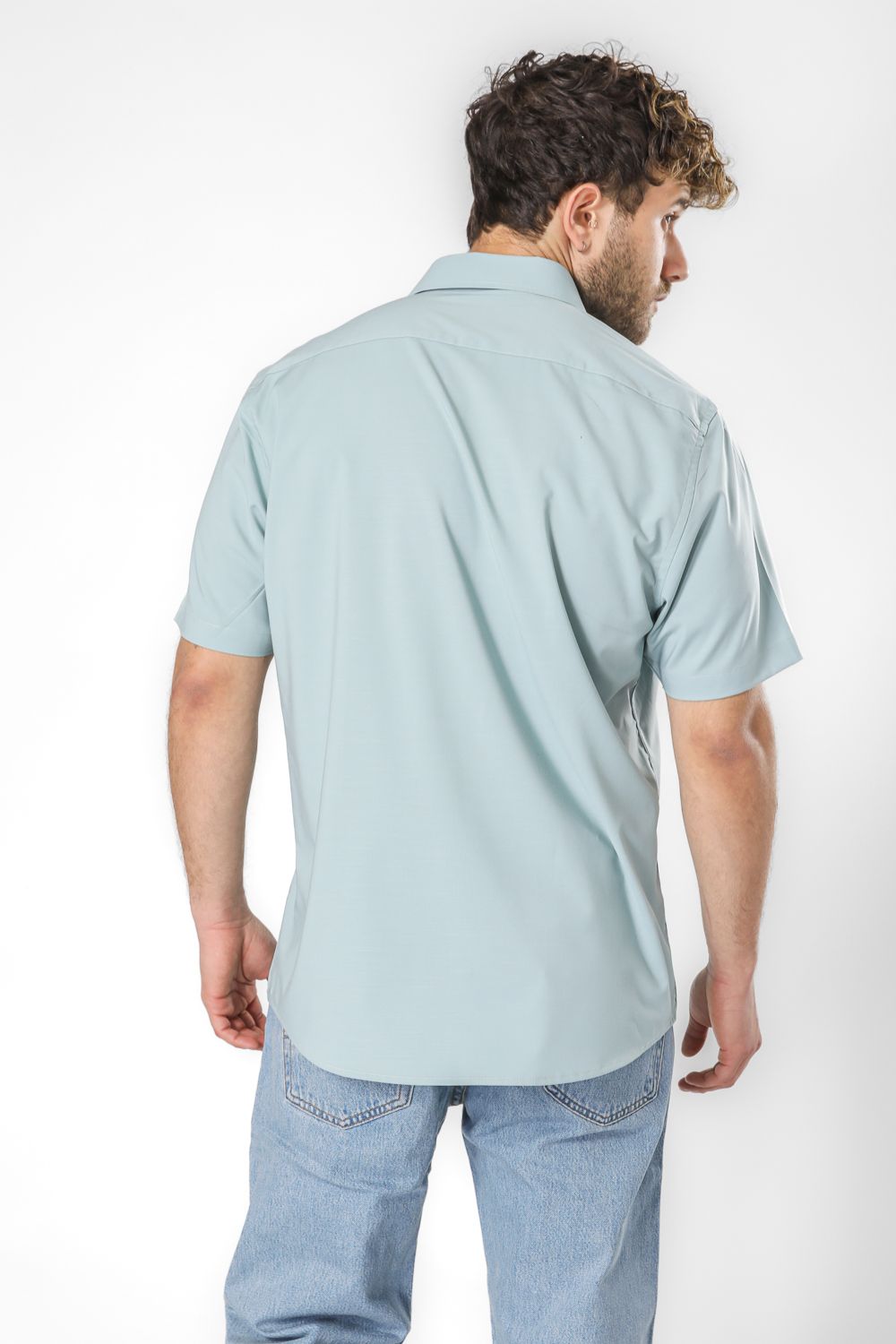 חולצה מכופתרת שרוולים קצרים