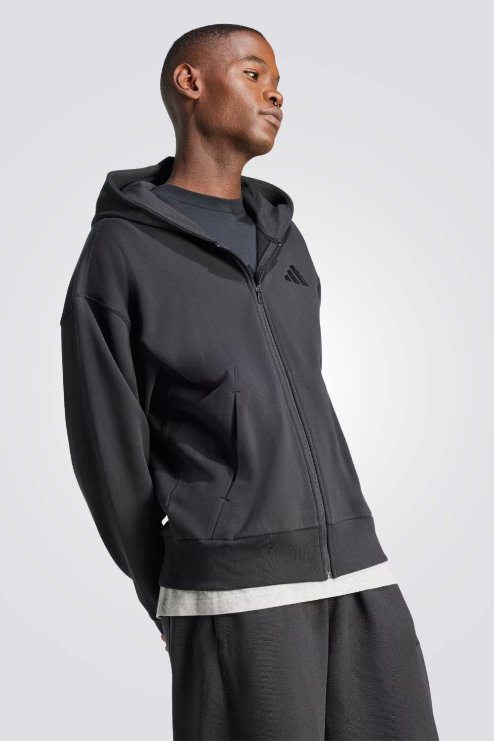 סווטשירט לגברים בצבע שחור