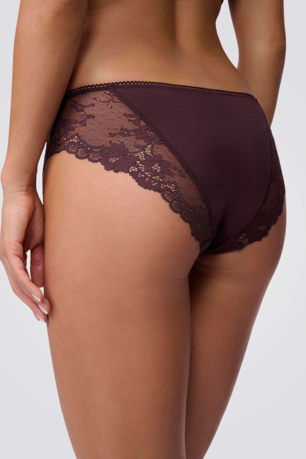 תחתון בגזרת ביקיני עם תחרה מעוצבת | פמינה