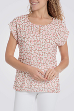 חולצת טישרט פרחונית נעימה