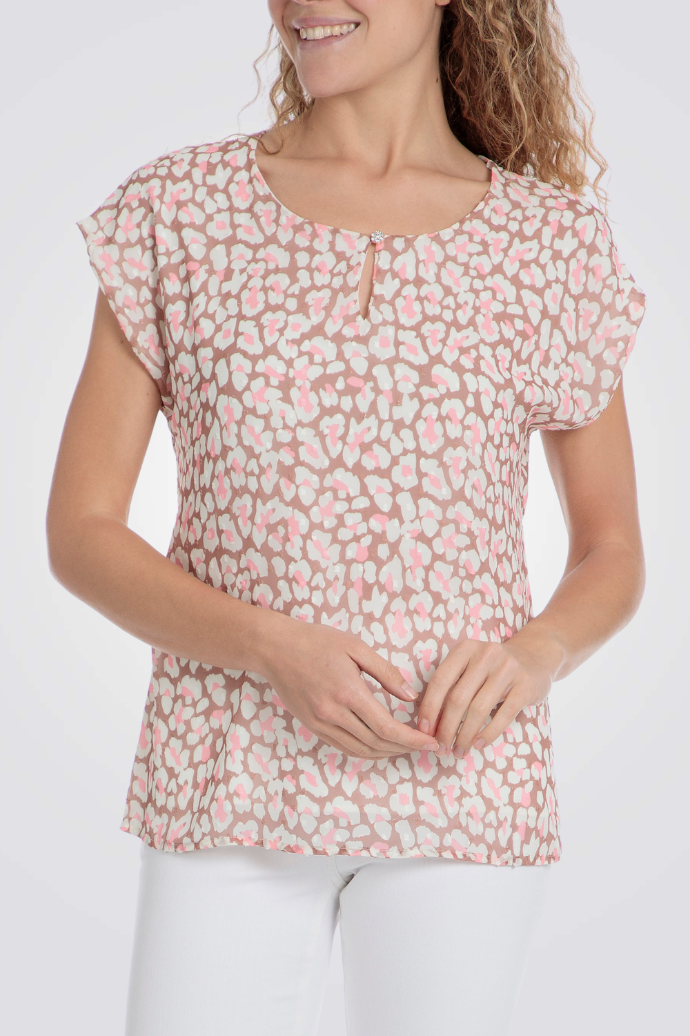 חולצת טישרט פרחונית נעימה