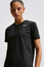 טישירט ספורט Nike Dri-FIT לנשים | נייקי