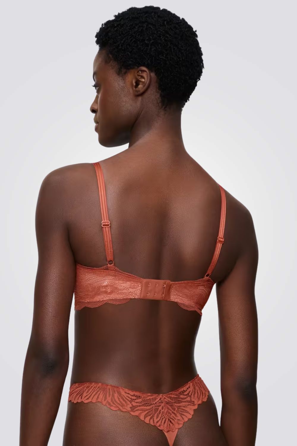 חזיית תחרה עם ריפוד וללא קשת | טריומף