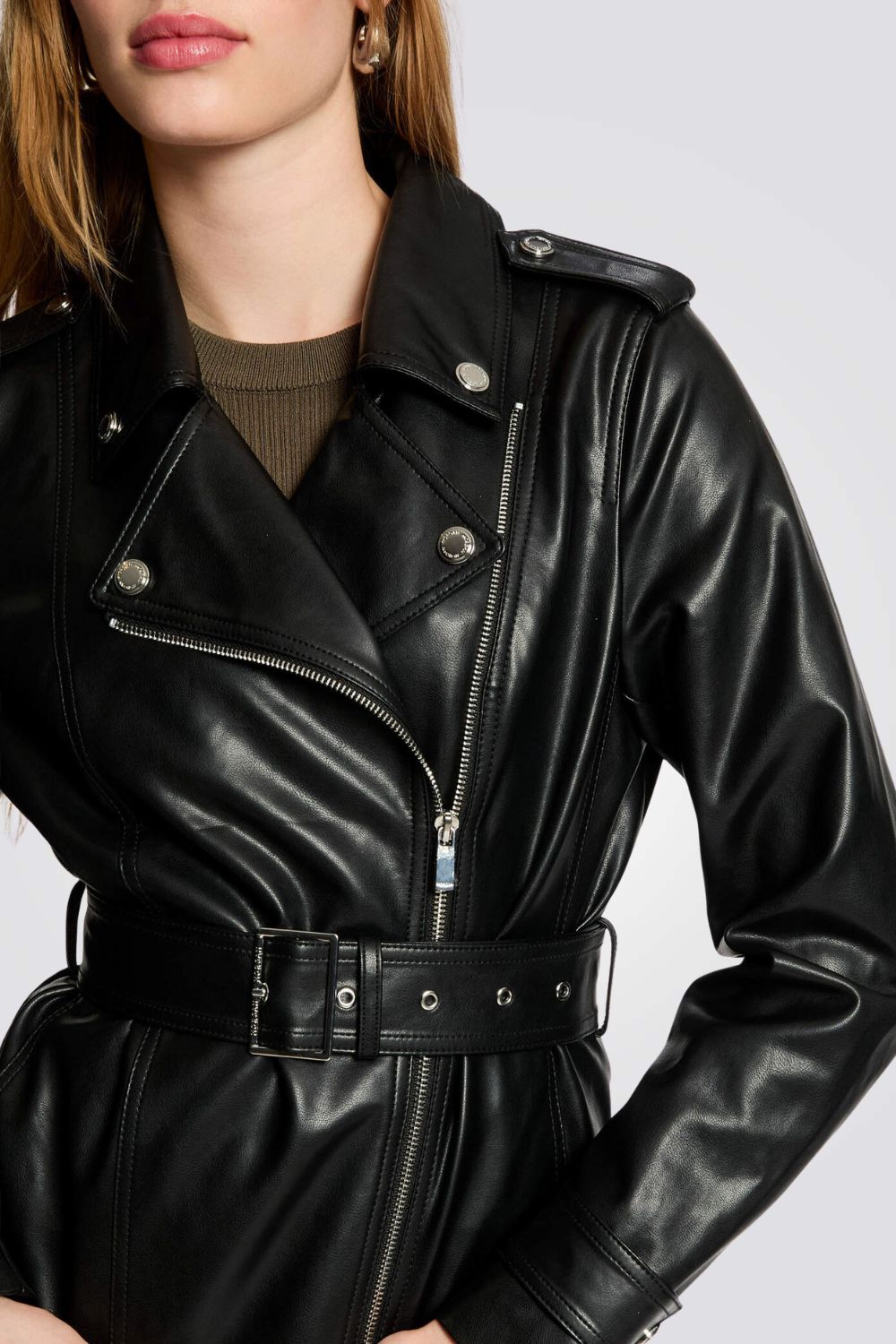 ג'קט דמוי עור לנשים בצבע שחור | מורגן 