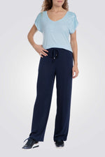 טישירט לנשים בצבע עם עיטור פאייטים