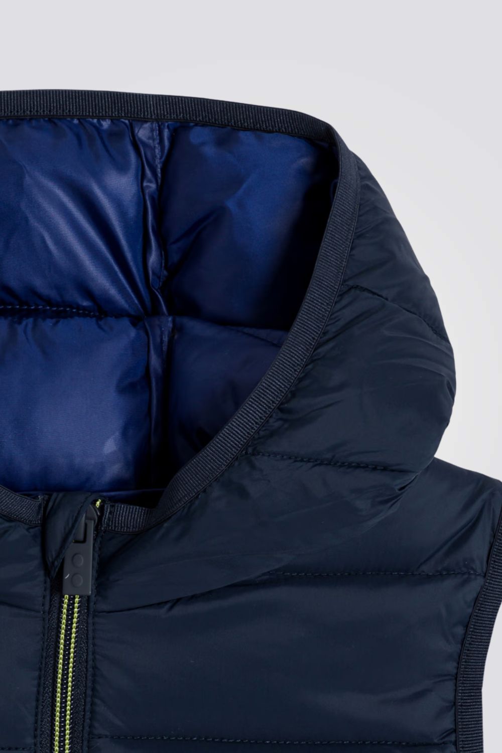 מעיל פוך בסגנון ווסט ללא שרוולים | אוקיידי