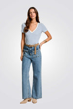 טישירט הדפס פסים כפתורים בכתפיים בצבע לבן/תכלת