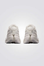 נעלי ספורט Cloudrunner 3 Wide לנשים | און 