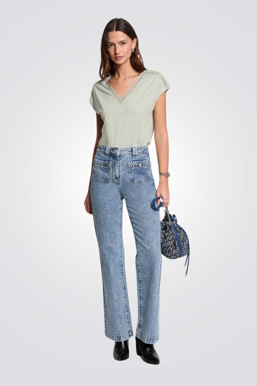 טישירט עם עיטורי קרושה בצבע ירוק