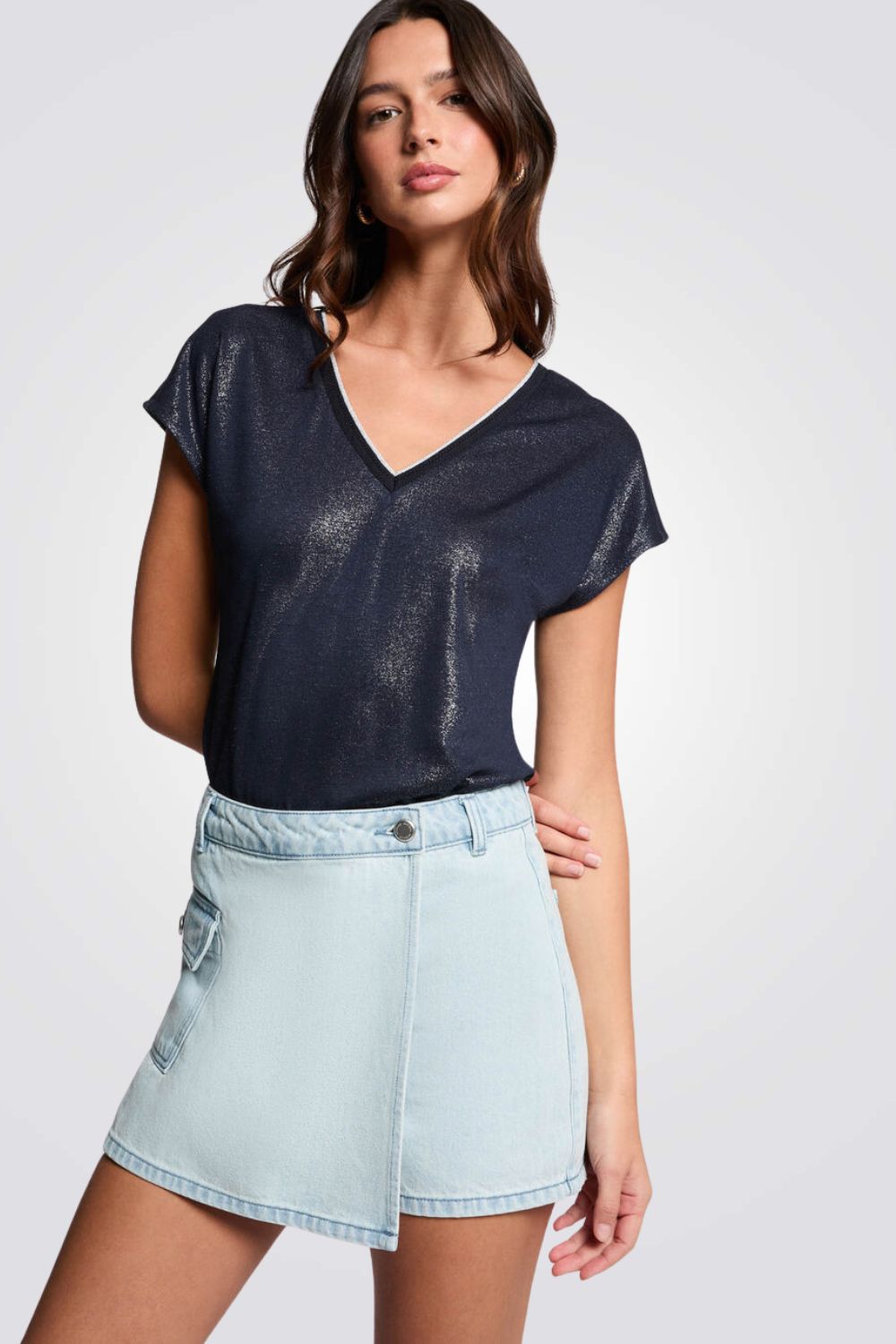 מכנסי חצאית גזרה נמוכה בצבע BLEACH 