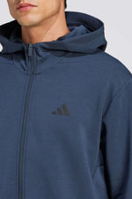 ג'קט אימונים לגברים עם קפוצ'ון בצבע כחול נייבי