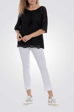 חולצה עם עיטורי רקמה בצבע שחור