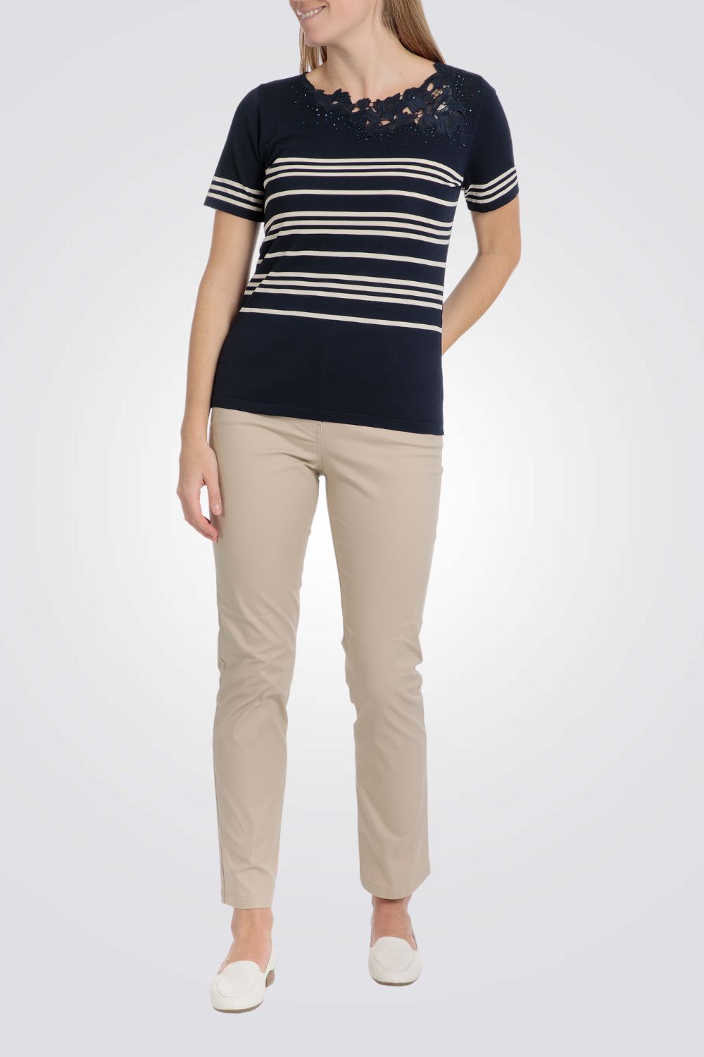 סריג שרוולים קצרים עם דיטיילס רקומים