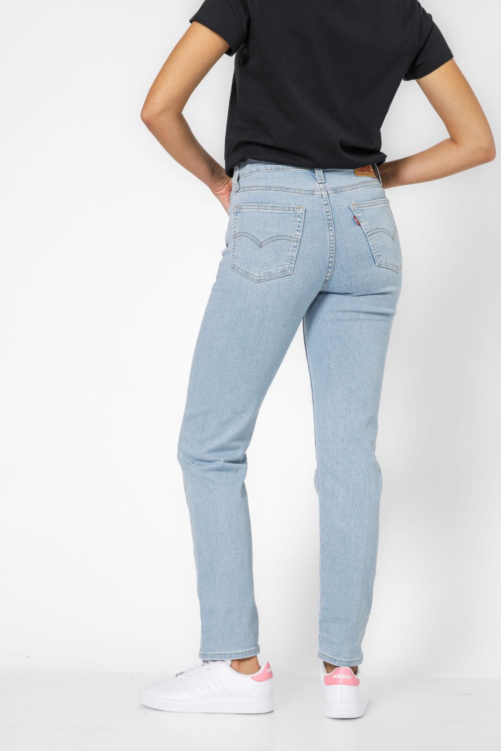 מכנסי ג'ינס 724 Slim Straight בצבע light indigo