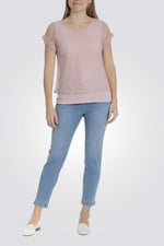 טישירט לנשים מרשת בצבע ורוד