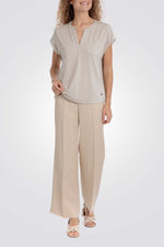 טישרט בצבע בז' דיטיילס מתכתי