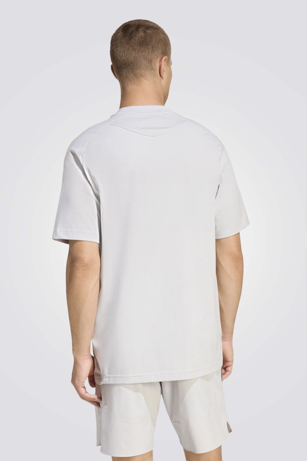 חולצת ספורט Tiro Travel Tee לגברים | אדידס