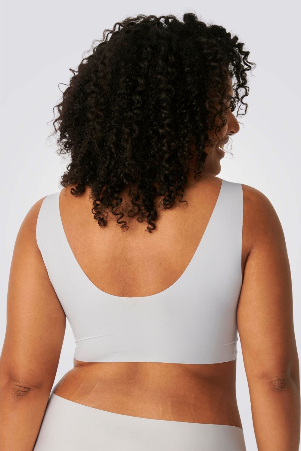 גוזיית Zero Feel Top EX בצבע לבן