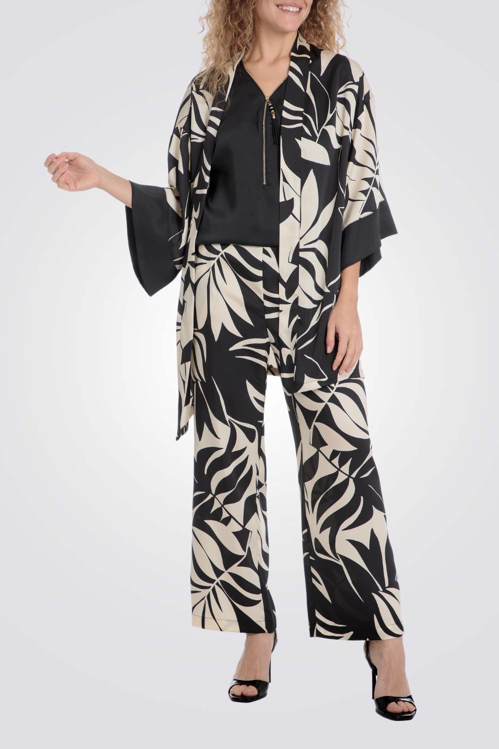 קימונו הדפס עלים בצבע שחור/שמנת