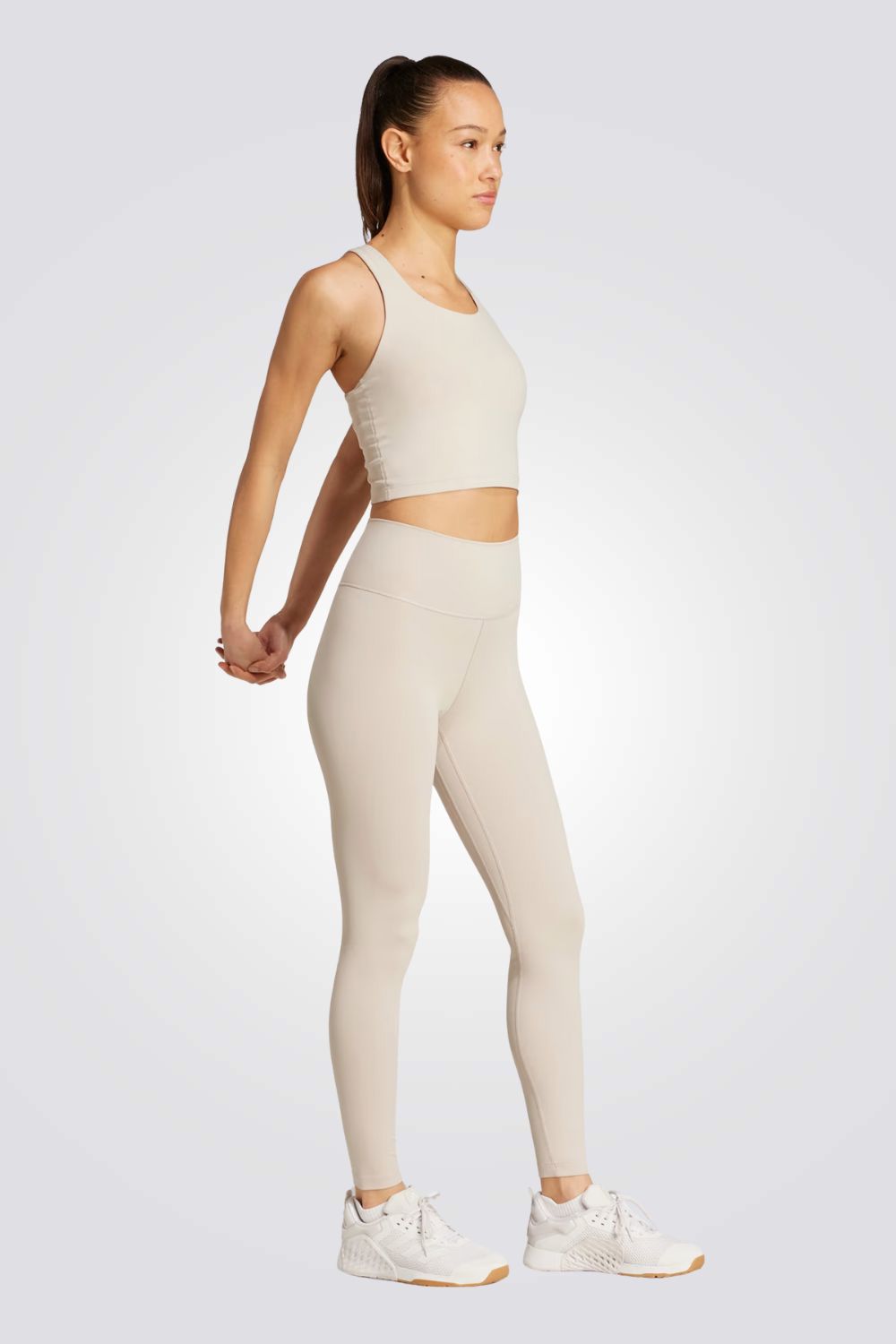 גוזיית ספורט לנשים בצבע בז'