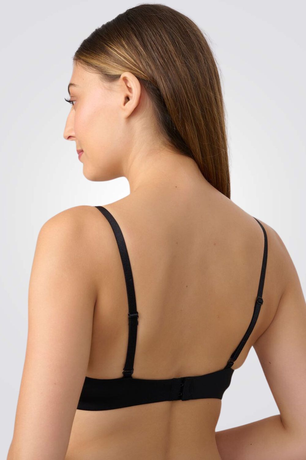 חזיית טי מרופדת בצבע שחור