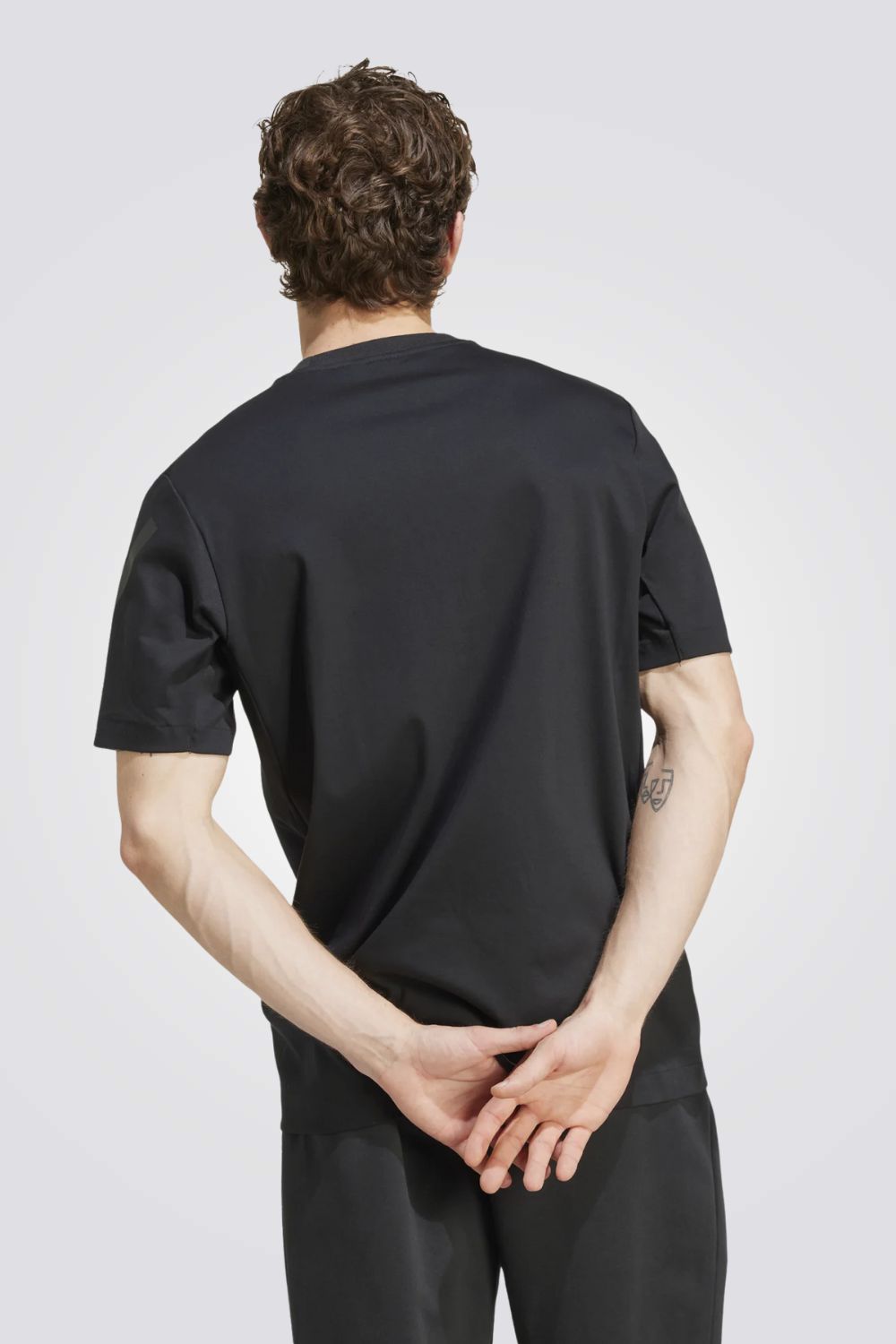 טישירט ממותגת ZNE לגברים | אדידס