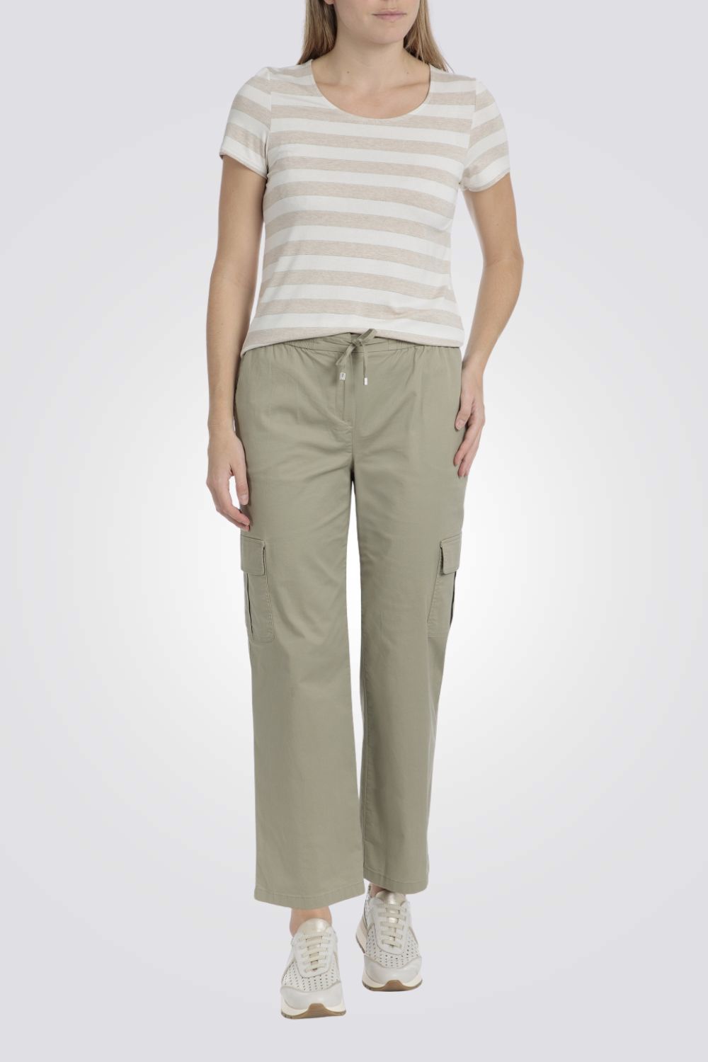 טישירט לנשים עם הדפס פסים בצבע בז'