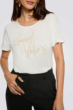 חולצת טישירט לנשים בצבע לבן עם הדפס | מורגן 
