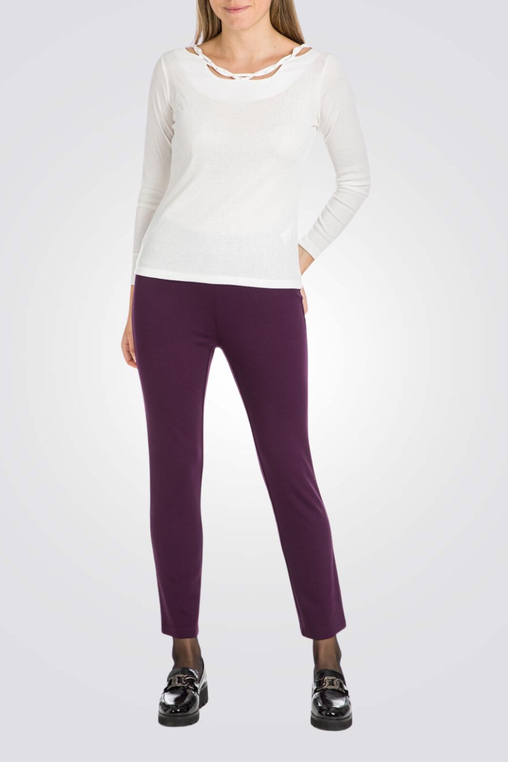 טישירט שרוולים ארוכים בצבע לבן עם עיטורים