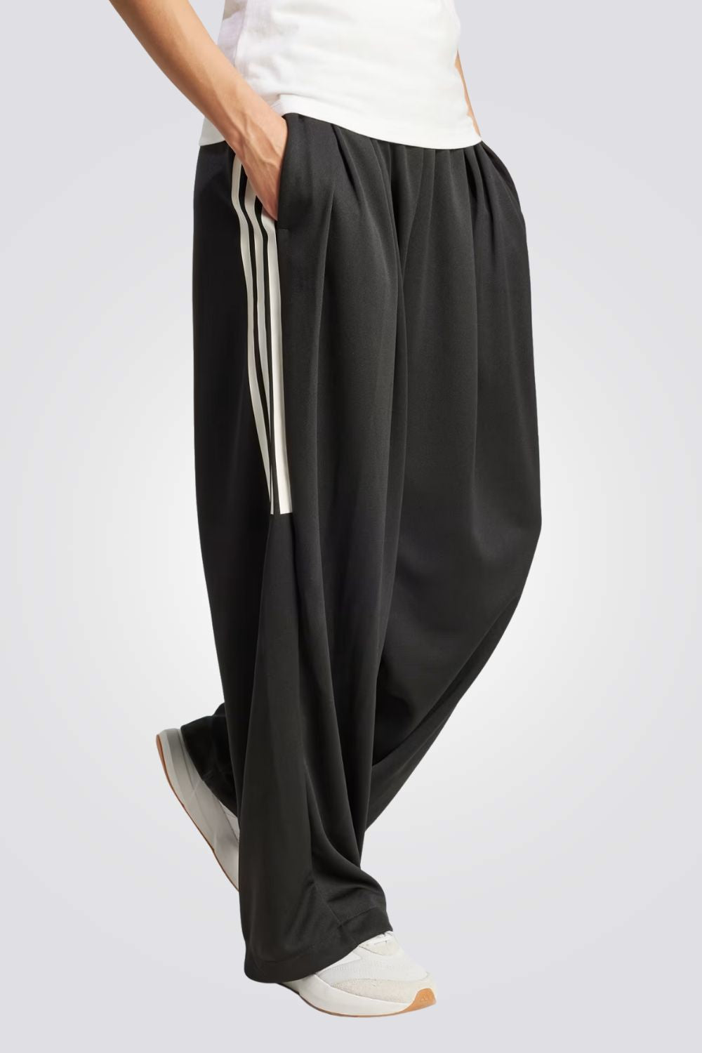 מכנסיים רחבים לנשים בצבע שחור