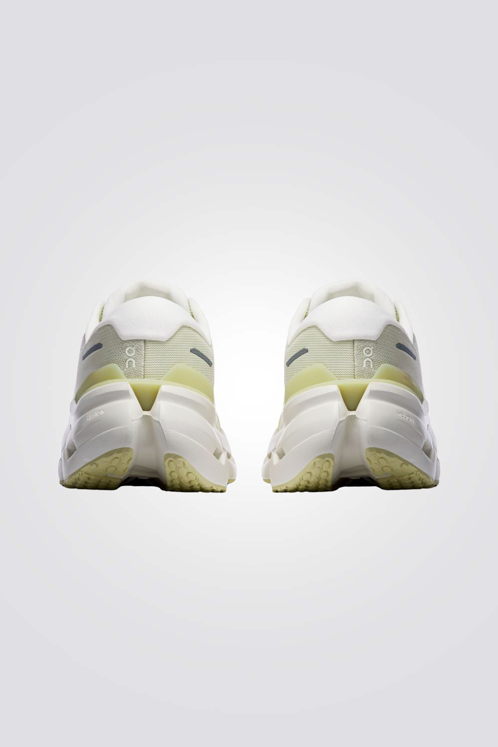 נעלי ספורט Cloudrunner 3 לנשים | און 