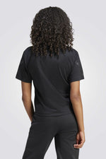 טישירט ממותגת בצבע שחור לנשים | אדידס 