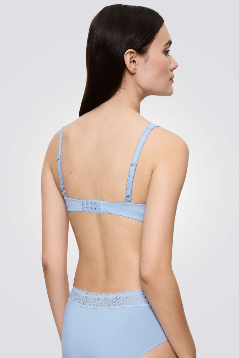 חזיית תחרה מרופדת עם קשת ומחשוף בלקונט | טריומף