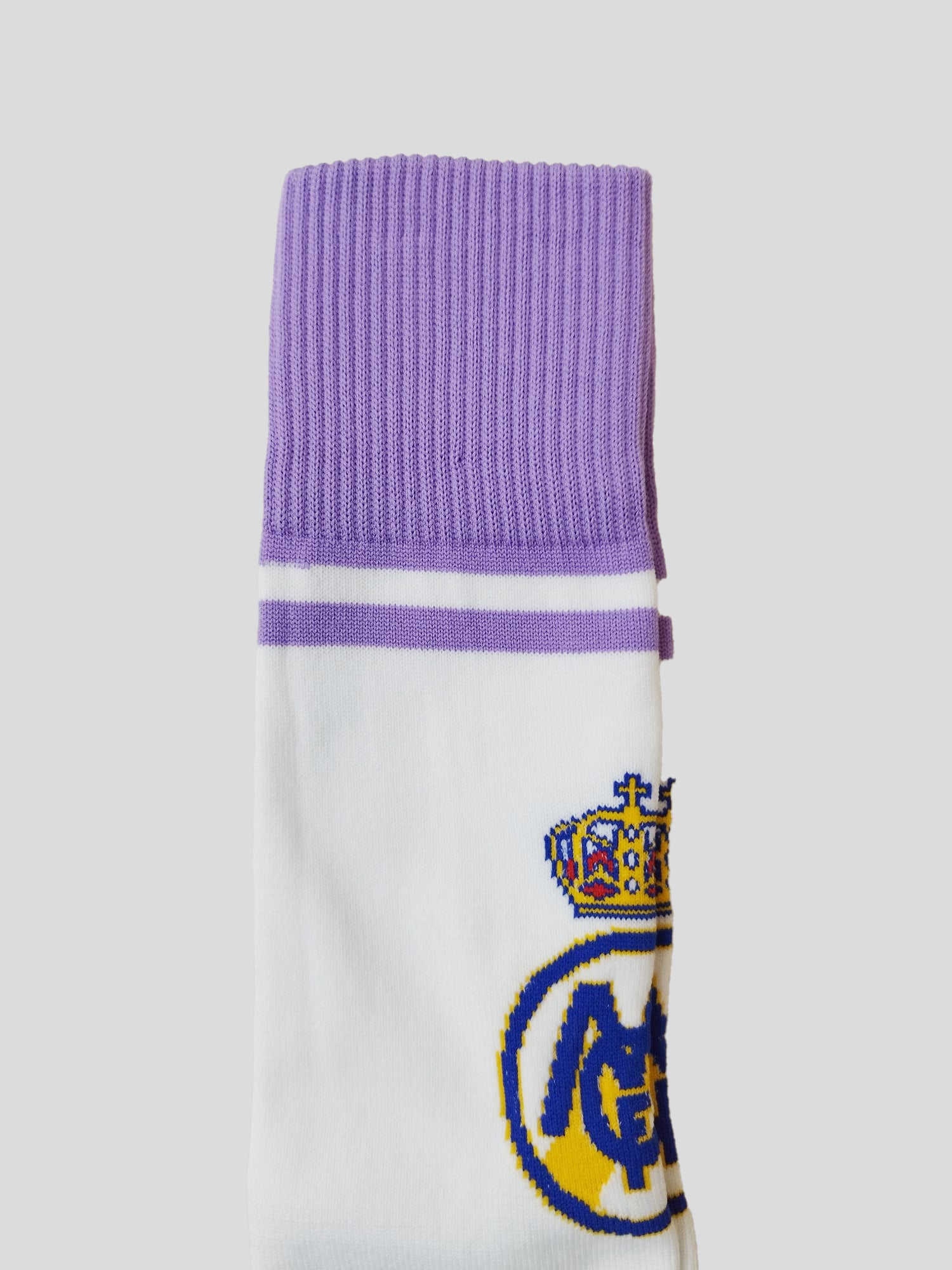 גרבי כדורגל לילדים מדריד בצבע לבן וסגול