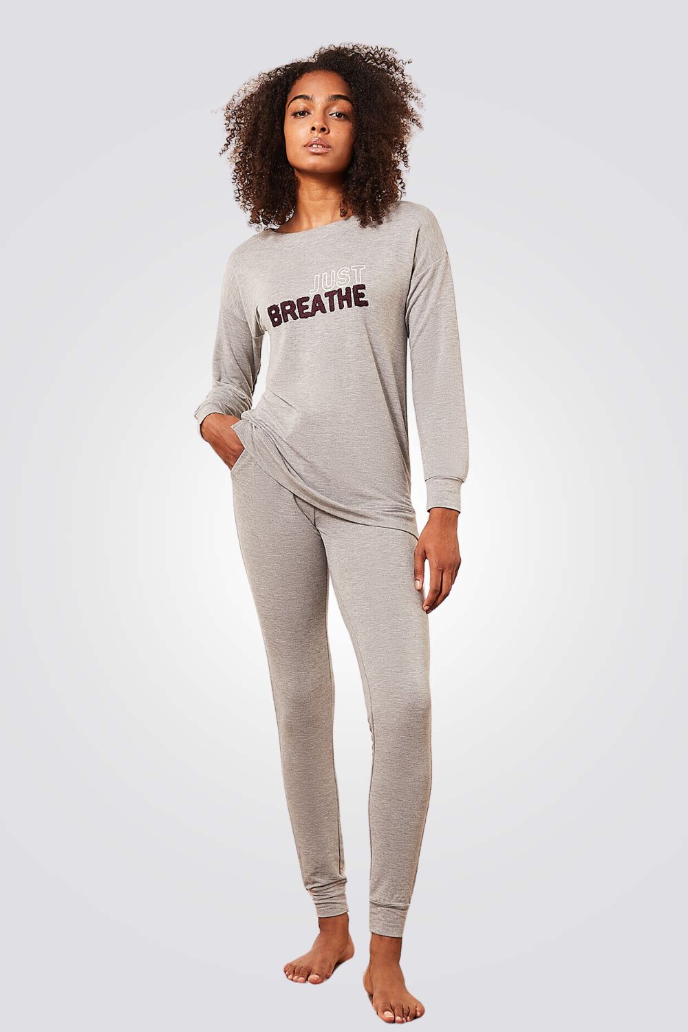 חולצת פיג'מה YUST בצבע אפור 