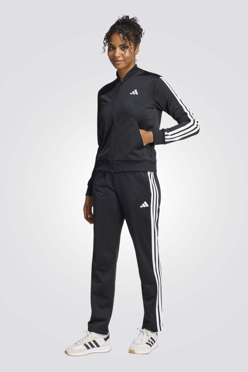 חליפת ספורט לנשים בצבע שחור