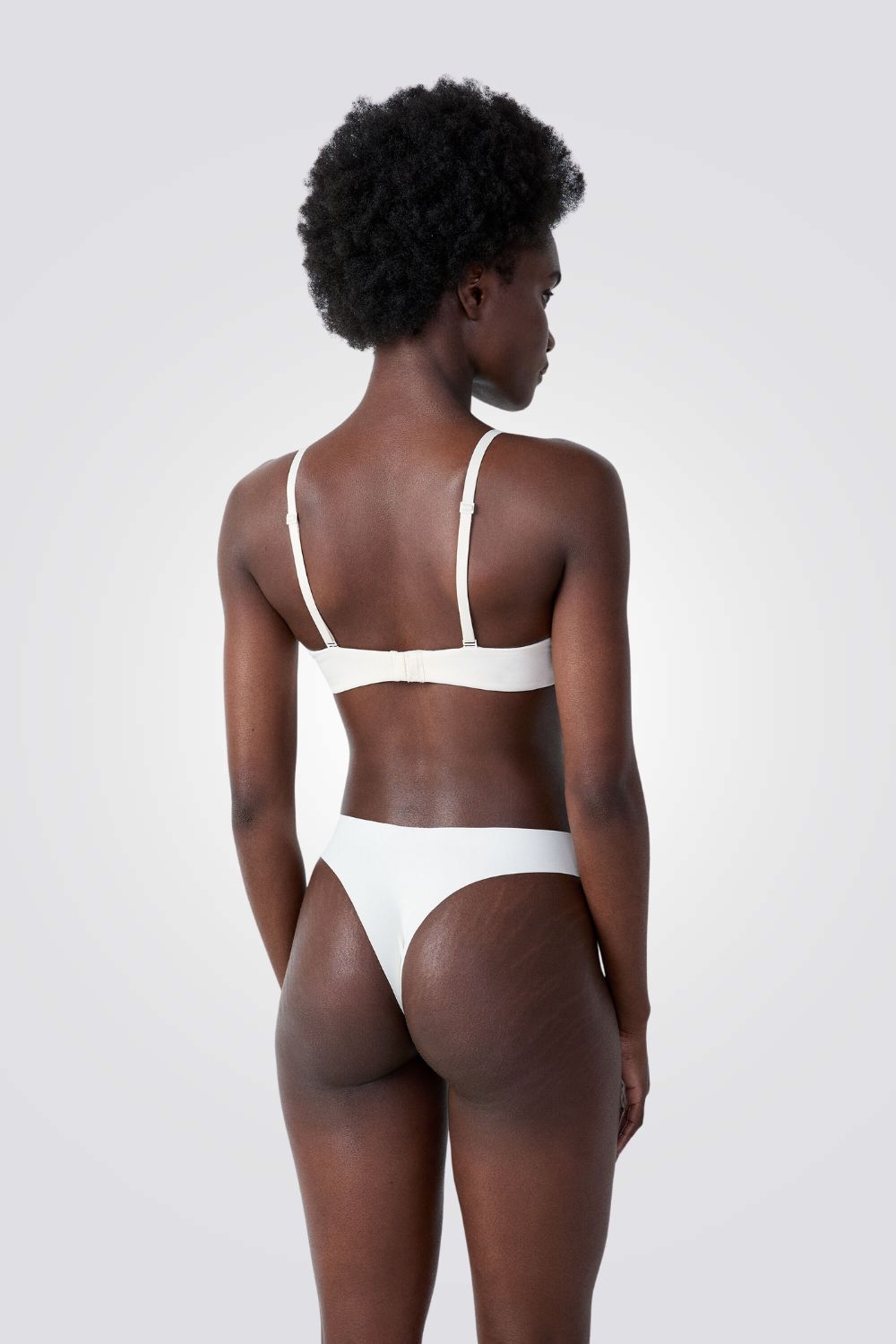 חזיית פוש-אפ עם חיתוך עמוק | איתם