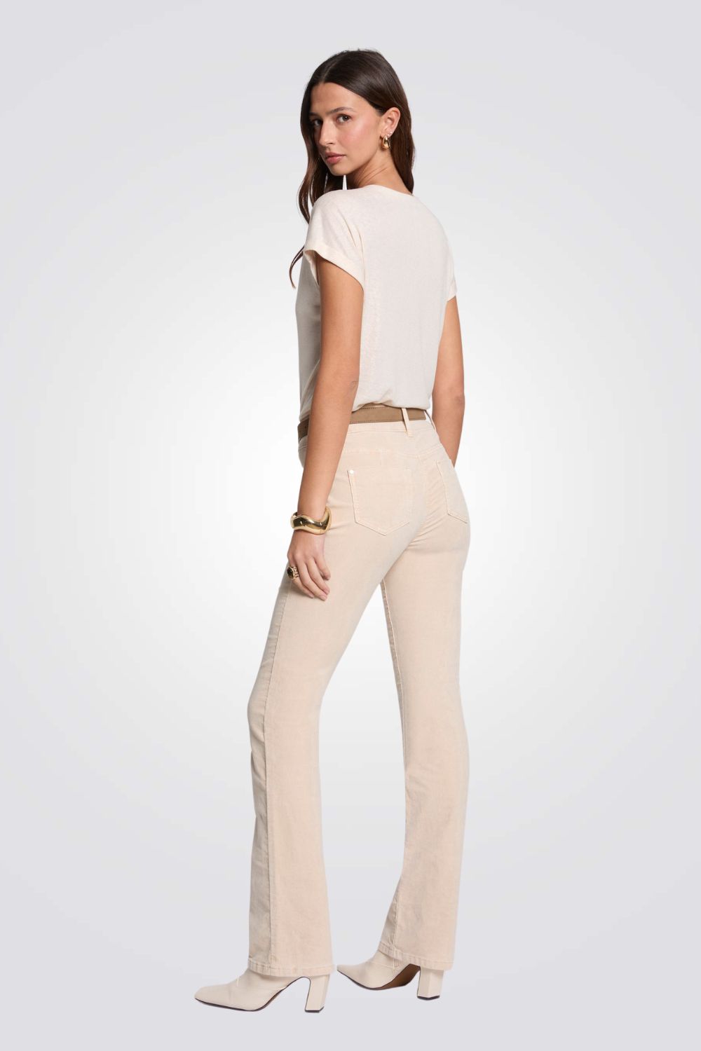 טישירט גימור נצנצים בצבע בז'