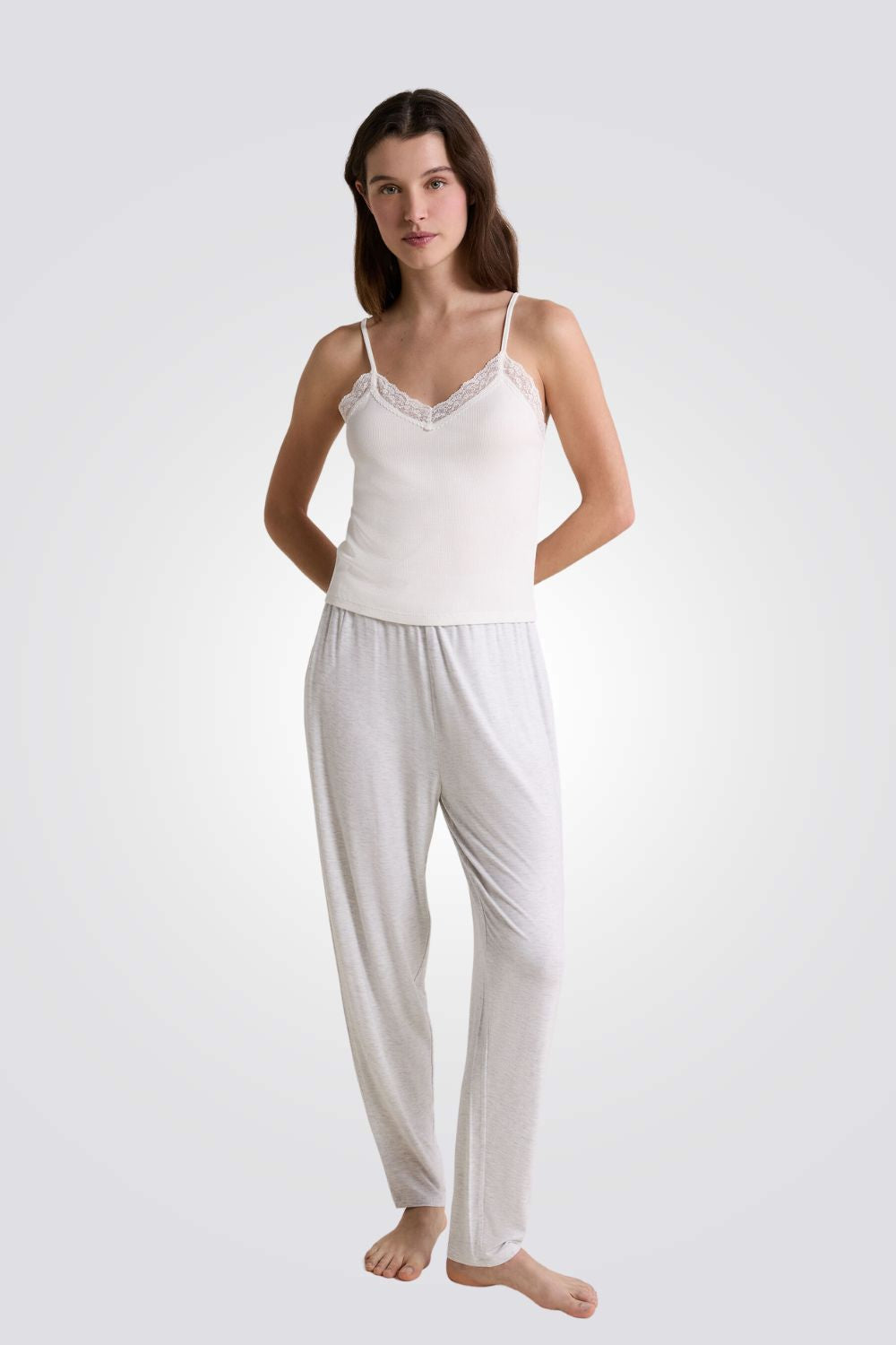 גופיית וי בשילוב תחרה לנשים | איתם