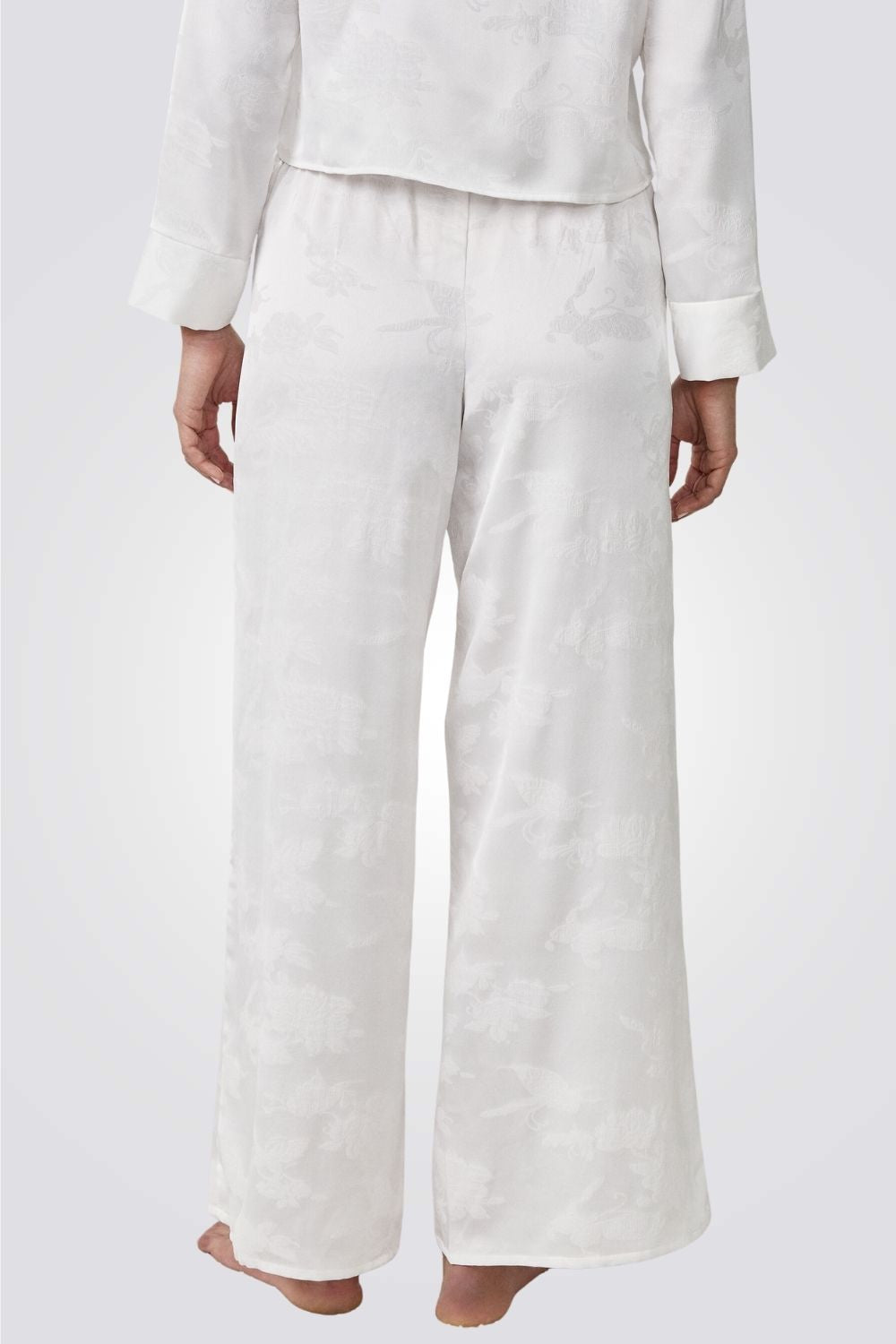 מכנסי פיג'מה NANDA V2 בצבע לבן