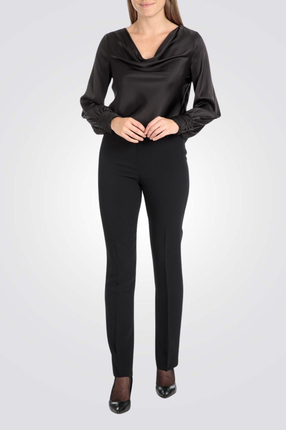 חולצה צווארון קפלים בצבע שחור