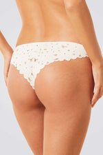 תחתוני טנגה בצבע לבן