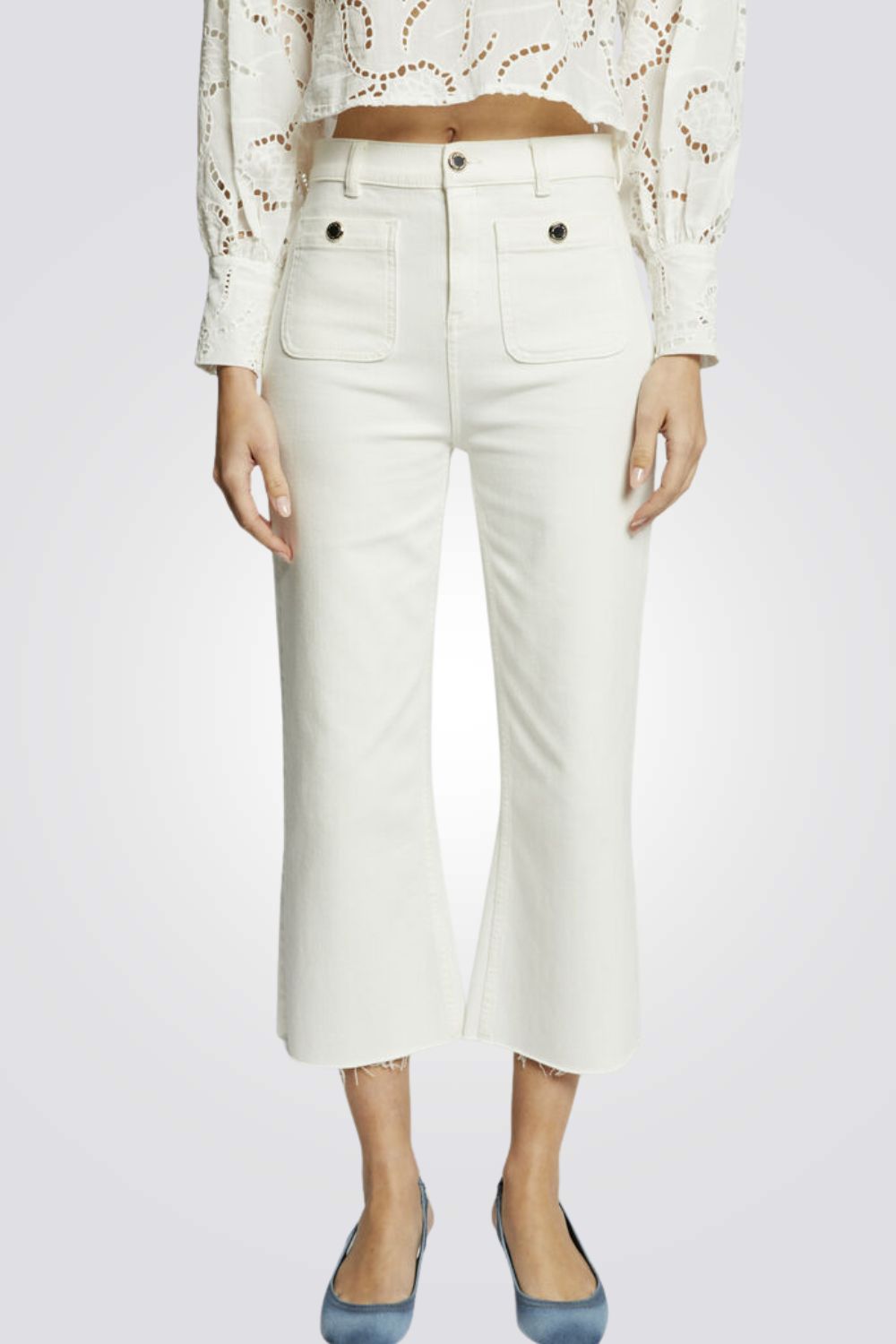 ג'ינס גזרה רחבה בצבע לבן