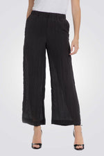 מכנסיים מתרחבים בצבע שחור