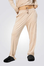 סט פיג'מת במראה קטיפה בז'