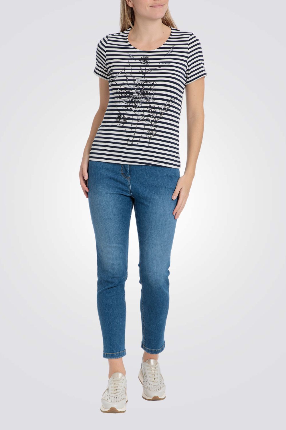 טישירט הדפס פסים עם עיטור פרחוני