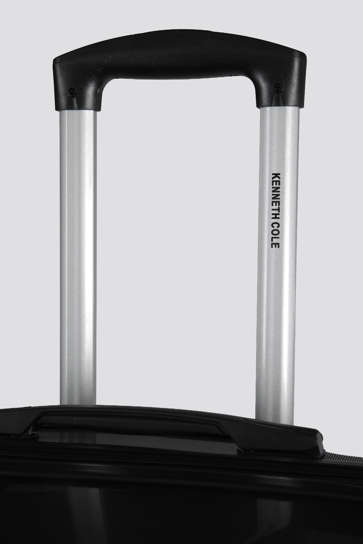 מזוודה קשיחה בינונית 24'' דגם VOYAGE 