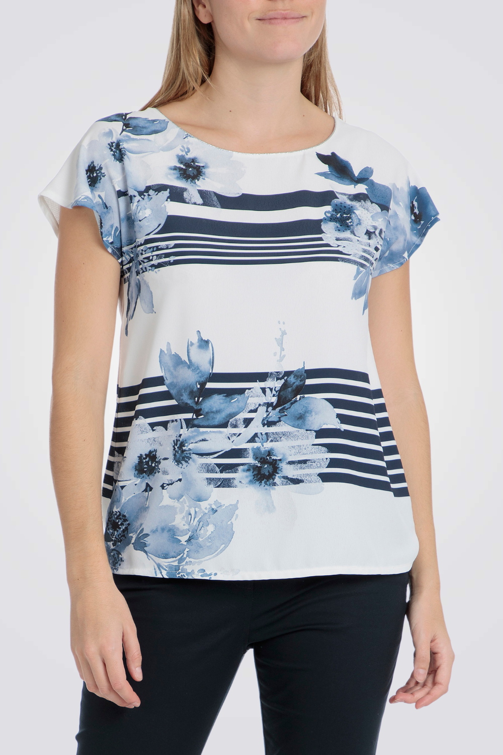 חולצת טי אלגנטית עם פרחים ופסים 