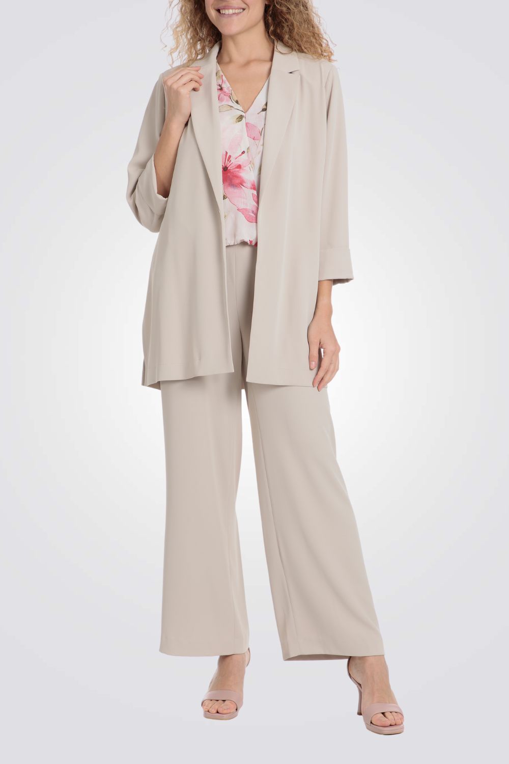 בלייזר ארוך בצבע בז'